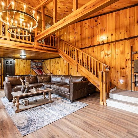 Fun Cabin With Hot Tub, Pool Table & Fire Pit - Big Blue Bryson City Eksteriør billede