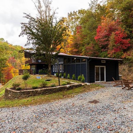 Fun Cabin With Hot Tub, Pool Table & Fire Pit - Big Blue Bryson City Eksteriør billede