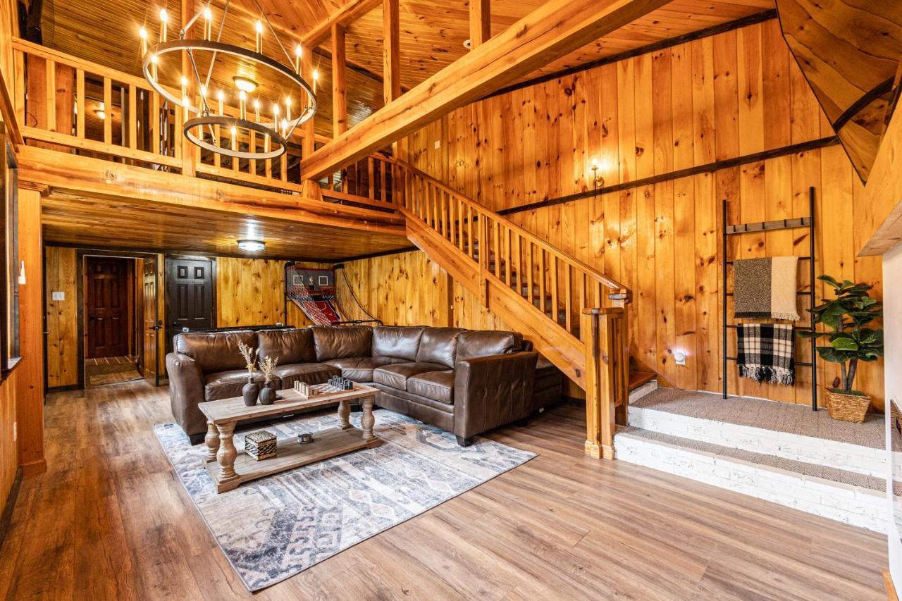 Fun Cabin With Hot Tub, Pool Table & Fire Pit - Big Blue Bryson City Eksteriør billede