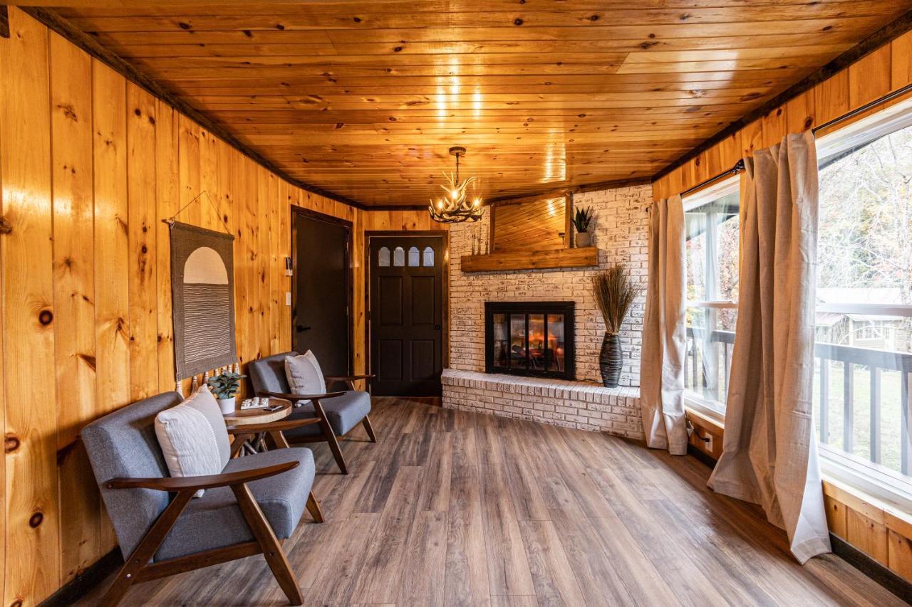 Fun Cabin With Hot Tub, Pool Table & Fire Pit - Big Blue Bryson City Eksteriør billede