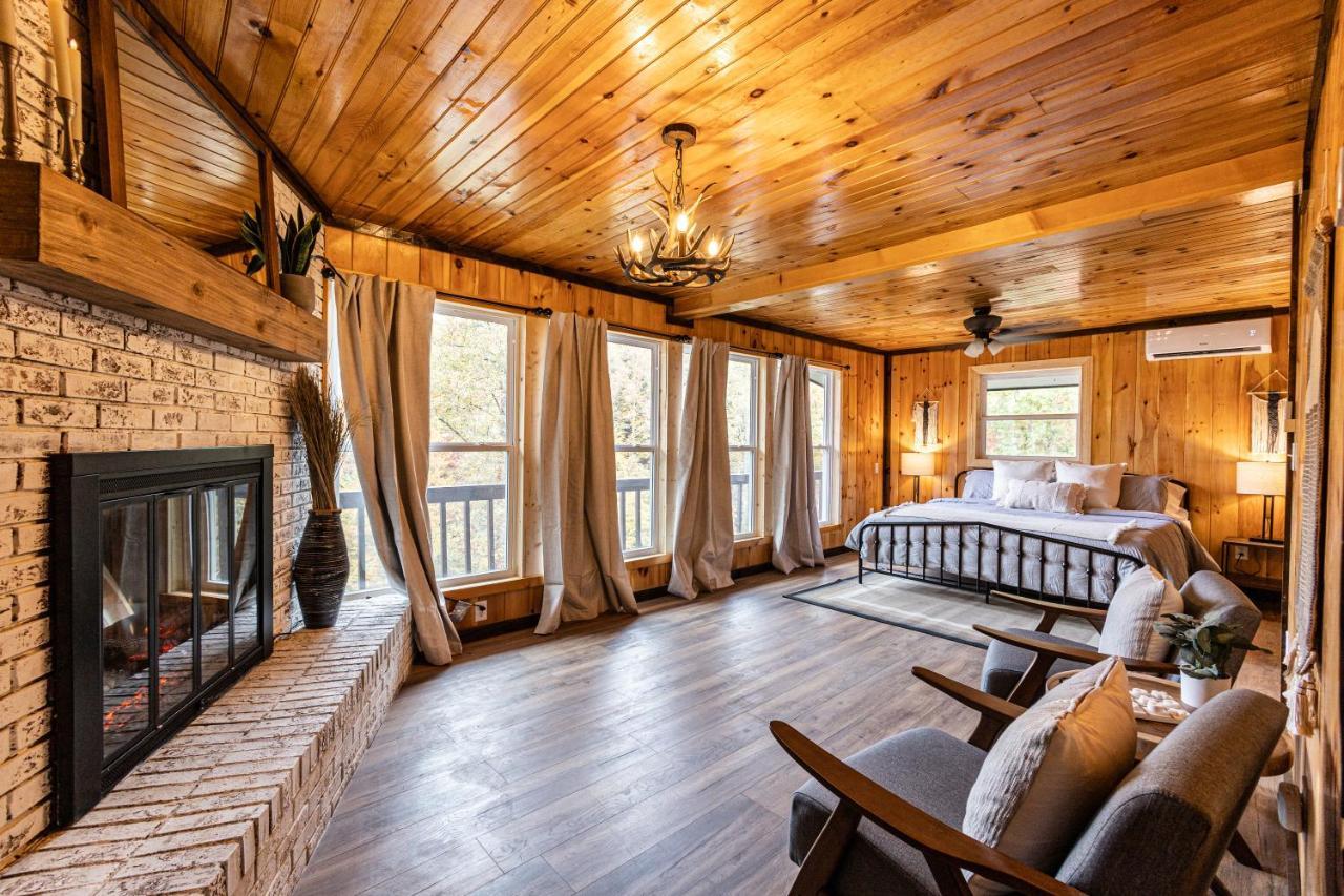 Fun Cabin With Hot Tub, Pool Table & Fire Pit - Big Blue Bryson City Eksteriør billede