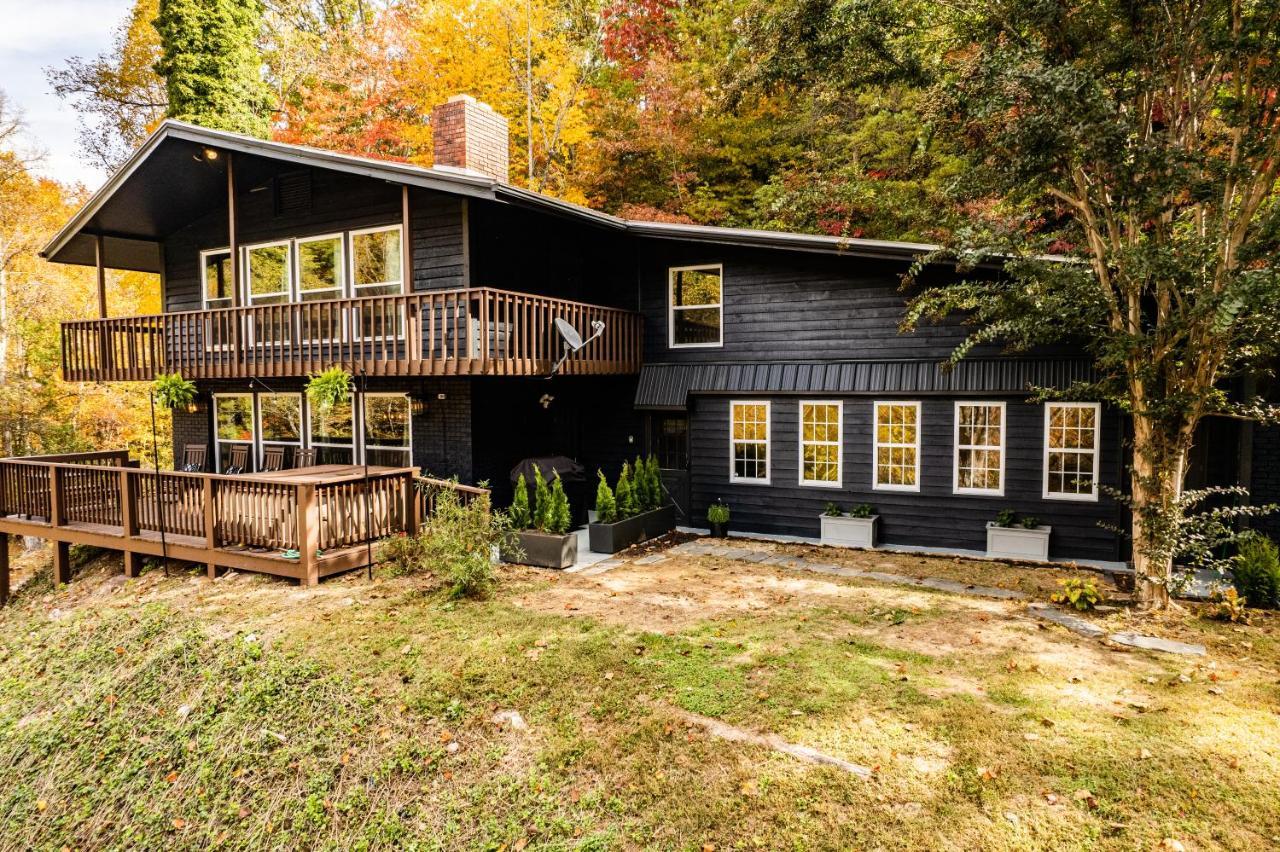 Fun Cabin With Hot Tub, Pool Table & Fire Pit - Big Blue Bryson City Eksteriør billede