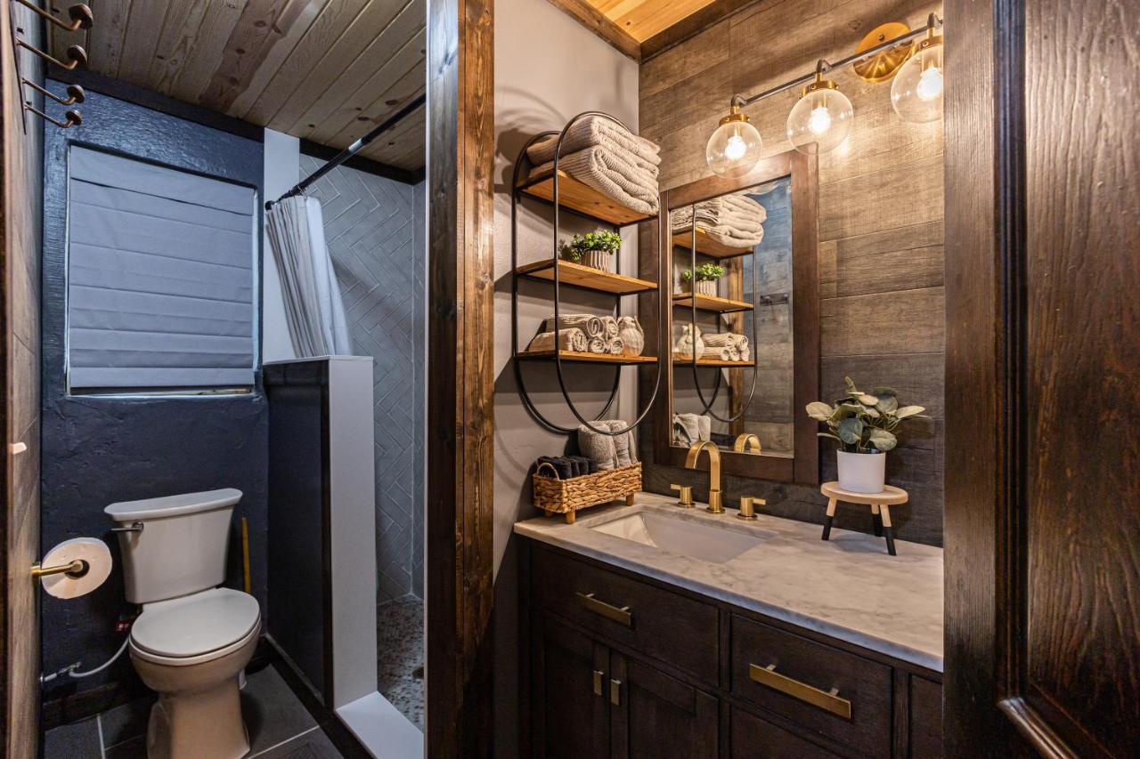 Fun Cabin With Hot Tub, Pool Table & Fire Pit - Big Blue Bryson City Eksteriør billede
