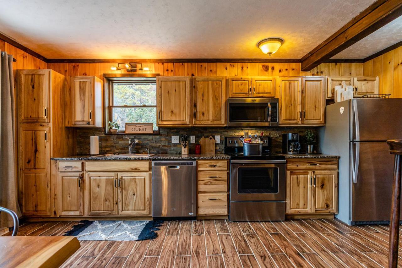 Fun Cabin With Hot Tub, Pool Table & Fire Pit - Big Blue Bryson City Eksteriør billede